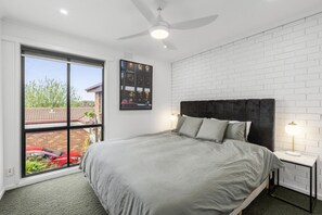 2 Schlafzimmer, Reisekinderbett, kostenloses WLAN, Bettwäsche