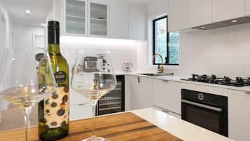 Coffee/tea maker, fridge, microwave, oven