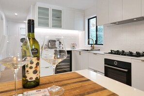 Coffee/tea maker, fridge, microwave, oven - Spa Haus- Belmont, Private Spa, 2 King Bedrooms, Central, Pets Welcome (Belmont)