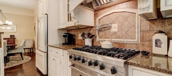 Luxury Mountain Farmhouse walking distance to The Omni Homestead Resort
