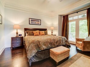 4 bedrooms, WiFi, bed sheets