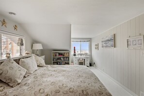 5 bedrooms, Internet, bed sheets - 5 bedroom Cottage on the Strand! (Hermosa Beach)