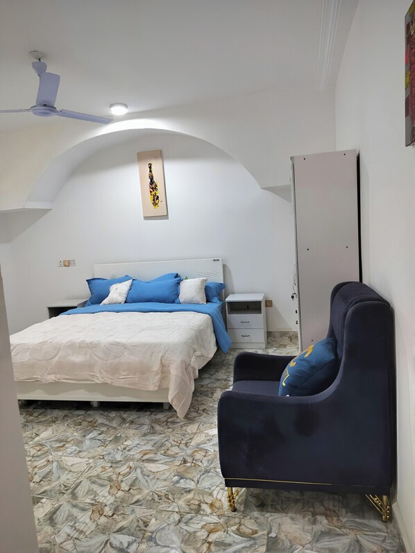 1 chambre, fer et planche Ă repasser, Wi-Fi, draps fournis