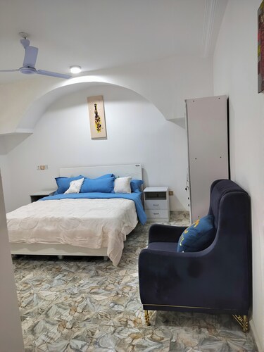 Charming 1-bedroom apartment in Tema with AC