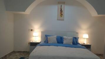 Iron/ironing board, WiFi, bed sheets