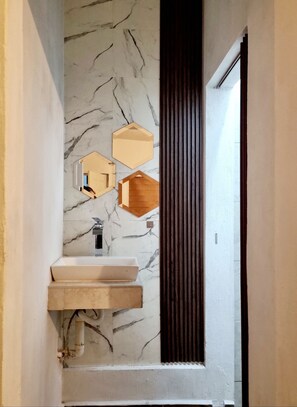 Shower, towels, toilet paper - The house of the sea ll (Manzanillo)