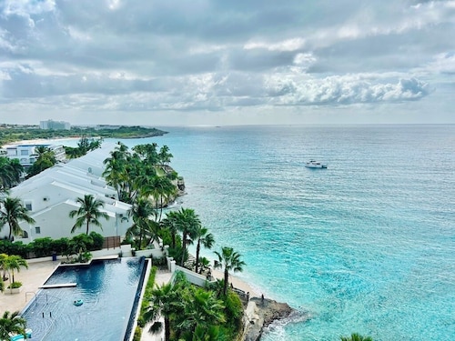 The Cliff- Luxury 3 Bedroom 3.5 Bath Condo- Oceanfront  with Spa & Restaurant