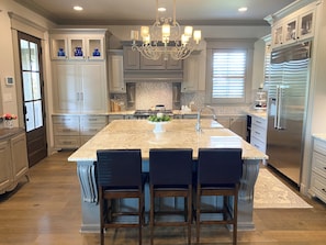 Microones, forn, placa de cuina i rentaplats