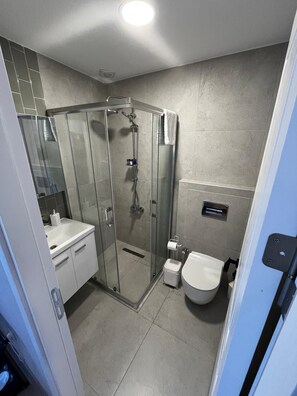 Basic Double Room | Bilik Mandi | Pengering rambut, tuala disediakan, sabun, syampu 