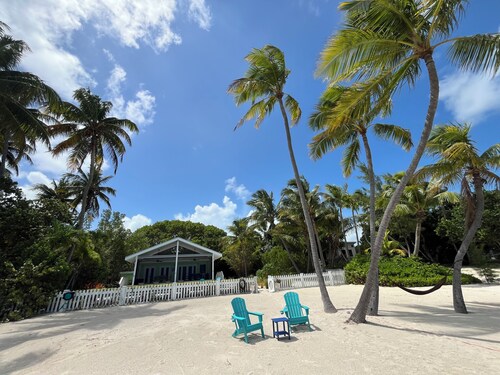 New - Oceanfront Estate - Private Beach - Heated Pool - Stunning