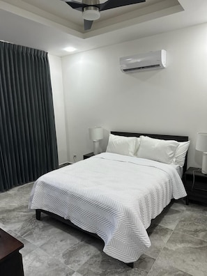 Seprai katun Mesir, seprai premium, busa memori, dan Wi-Fi gratis