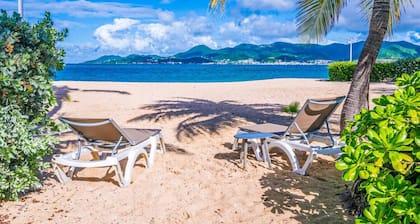 Cottage Beach House NBBC 2, feet in the water