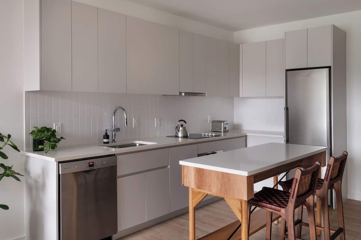 Studio, 1 Queen Bed | In-room safe, blackout drapes, iron/ironing board, free WiFi