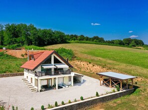 Exterior - Plivanje u zalazak sunca - Three Bedroom House (Duga Resa)