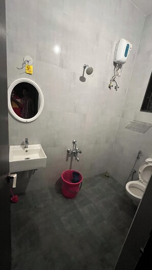 Shower, towels, soap, shampoo