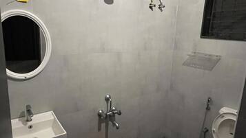 Dusche, Handtücher, Seife, Shampoo