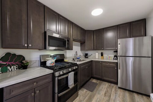 Charming 2-bedroom apartment in Central San Diego with AC!