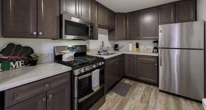 Charming 2-bedroom apartment in Central San Diego with AC!