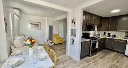 Charming 2-bedroom apartment in Central San Diego with AC!