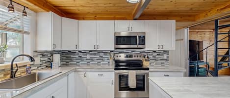 Refrigerador, microondas, horno y parrilla de estufa