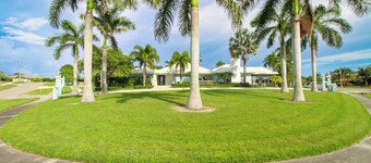 STUNNING 7-bedroom house with separate guest house, pool and tennis courts.