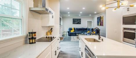Fridge, microwave, stovetop, dishwasher