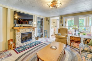 TV, fireplace, DVD player, books