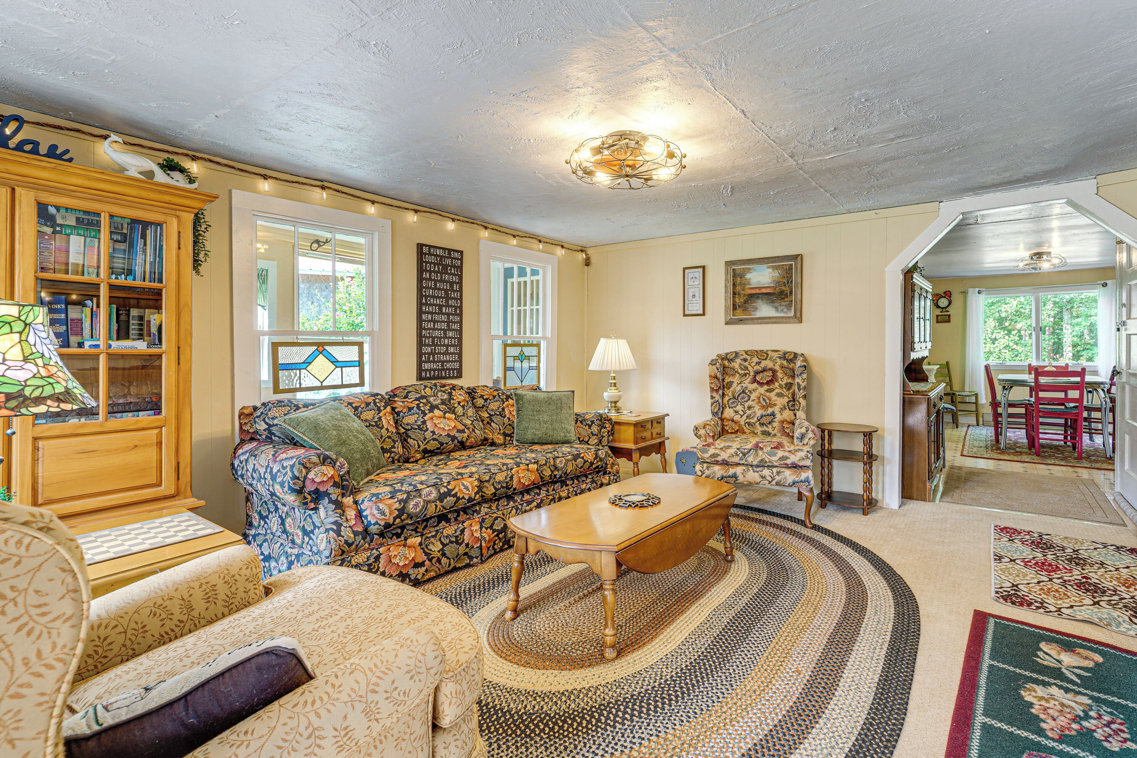 TV, fireplace, DVD player, books