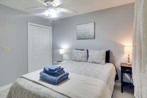 1 chambre, fer et planche à repasser, accès Internet, draps fournis