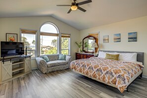 4 bedrooms, Internet, bed sheets - Walk to Shore: Home w/ Deck in Rockaway Beach! (Rockaway Beach)