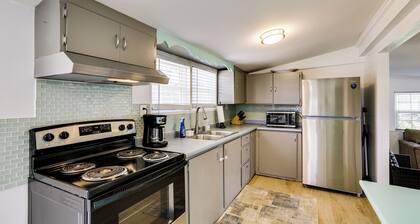 Walk to Pier & River: Dtwn Steinhatchee Escape!
