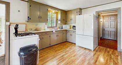 Historic Vermont farmhouse in 100+ acres, balcony, sunroom, office, window a/c