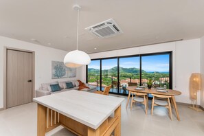 TV - Kokito at Naumi, Ocean Views & Beach Club (Coco)