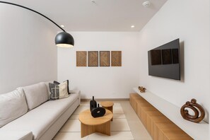 TV - Kokito at Naumi, Ocean Views & Beach Club (Coco)
