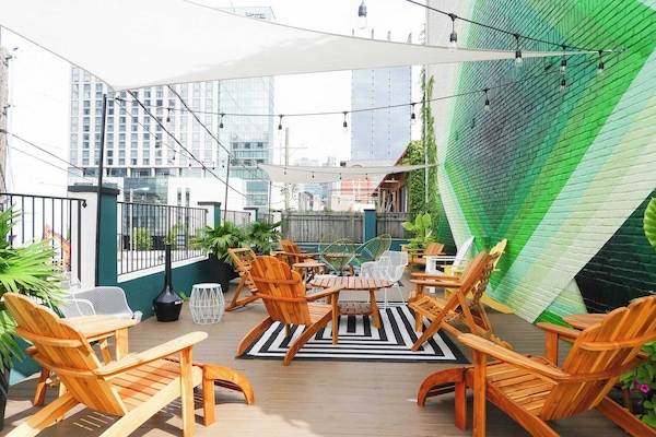 Sleeps 8 Walkable Sobro Suites W/ Local Art & Vibes By Avantstay - Nashville, TN