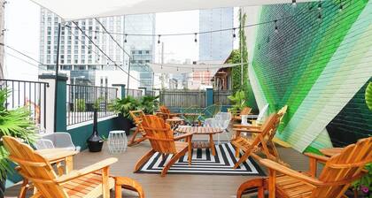 Sleeps 8 4 Sobro Suites w/ Kitchens & Art, Walk to Broadway by Avantstay