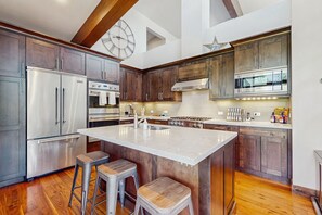 Refrigerador, microondas, horno, placa de cocina