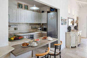 Micro-ondes, four, plaque de cuisson, lave-vaisselle