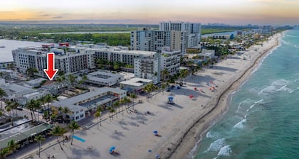 MODERN 3 BEDROOM HOUSE IN HOLLYWOOD BEACH CASTLE