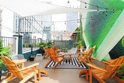 Sleeps 24 12 Suites in Walkable Sobro Near Downtown by Avantstay