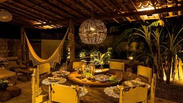 Basic Chalet | Outdoor dining