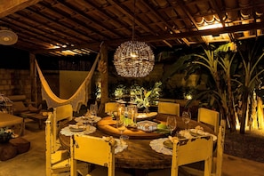 Basic Chalet | Outdoor dining
