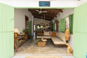 Basic Chalet | Living area