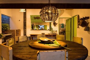 Basic Chalet | Dining