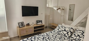 WiFi, bed sheets