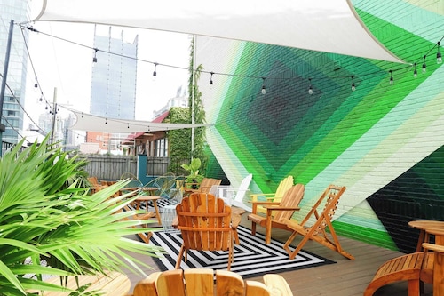 Sleeps 8 Stylish Sobro Suites, Walk to Dining, Drinks & More by Avantstay