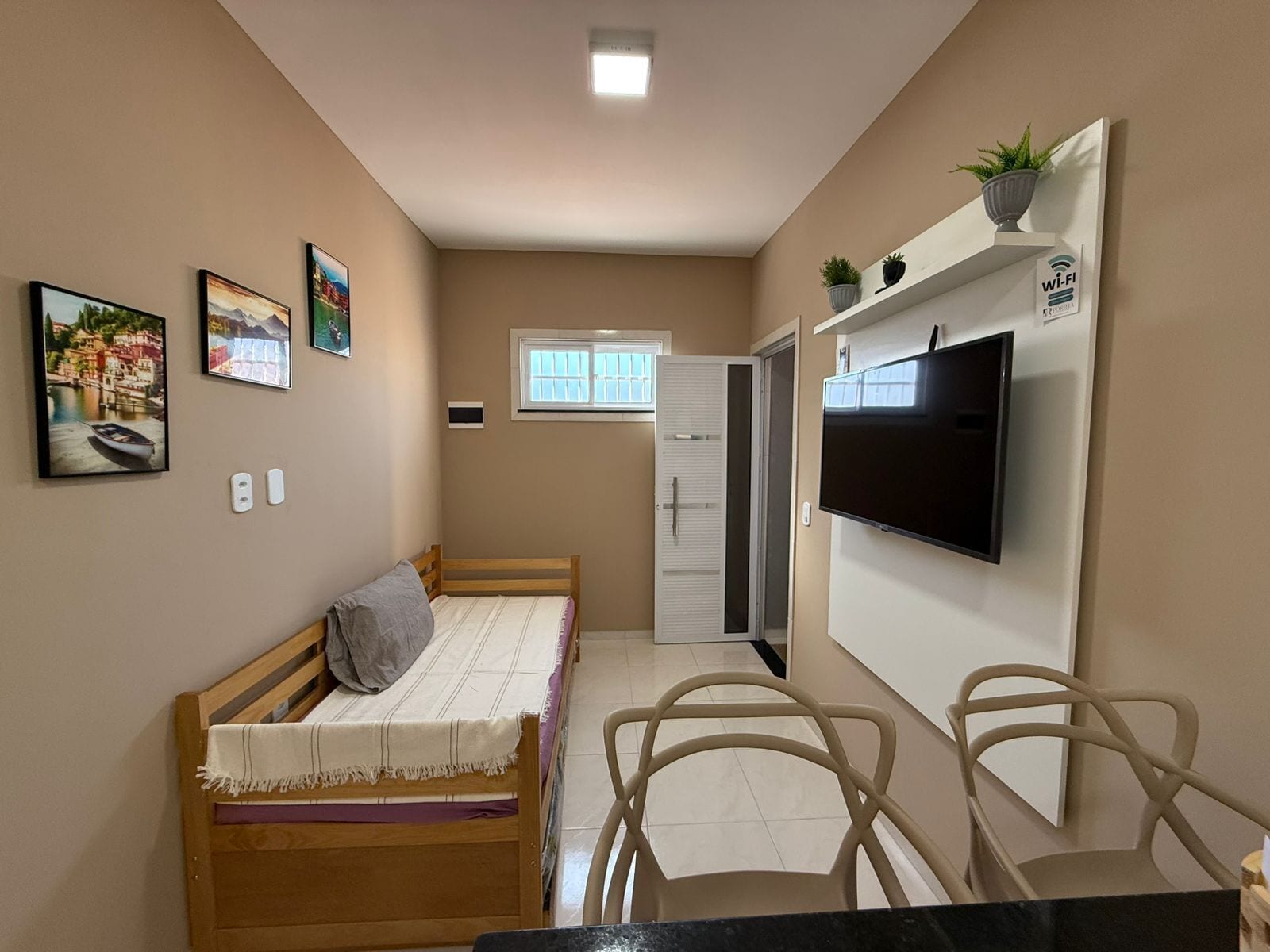 1 soverom, internettilgang og sengetøy