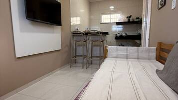 1 habitación, internet y ropa de cama