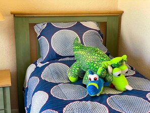 5 bedrooms, iron/ironing board, free WiFi, bed sheets