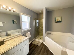 Hair dryer, towels - Spacious 5-Bedroom Holiday Home with Pool, Spa, Cinema Room & More – Your Dream Vacation Awaits! (Clermont)